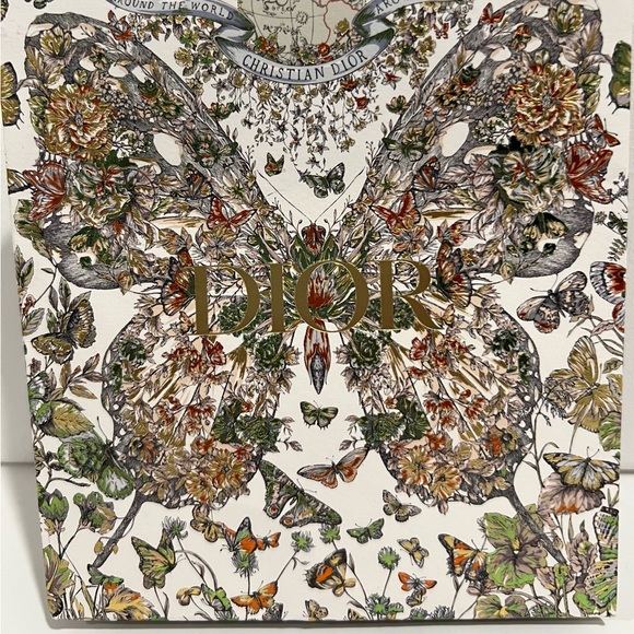 👜 Dior Limited Edition Botanical Butterfly Bag and Gold Heart Ornament - Picture 3 of 3